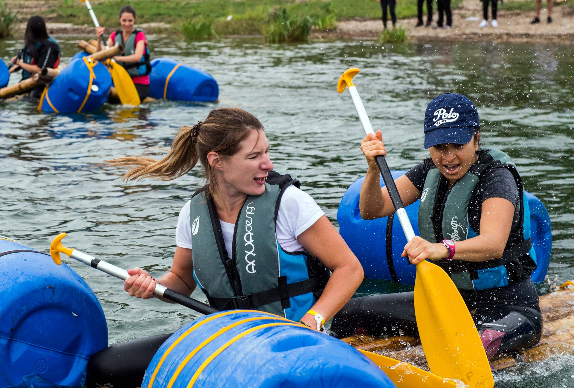 Team building construction de radeaux activités aquatiques