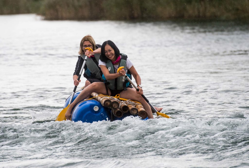 Team building construction de radeaux activités aquatiques