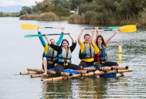 Team building construction de radeaux activités aquatiques