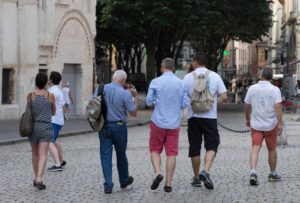 Organiser un séminaire à Lyon : enquête connectée dans les rues de Lyon