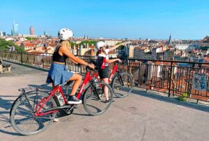 Balades urbaines en vélo électrique - team building Lyon