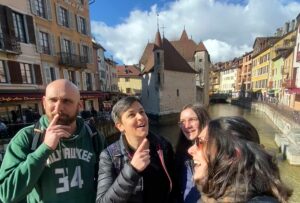 Séminaire à Annecy : Participez à un jeu de piste ludique et original dans les rues de la vieille ville d’Annecy aussi appelé la Venise des Alpes, qui vous fera découvrir les secrets de ce quartier !